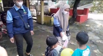 Cegah Covid-19, Bagikan Masker Gratis di Karangmalang