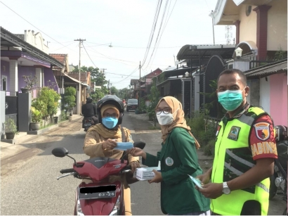 Kegiatan Bagi Masker dan Handsanitizer serta Bakti Sosial di Lingkungan Pasar Bago dan Sekitarnya guna Pencegahan Penyebaran Covid-19