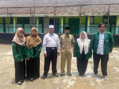 Mahasiswa FKIP UHAMKA Pendidikan Bahasa dan Sastra Indonesia  Melakukan PLP2 di MTs SA Miftahul Aziz Cigombong