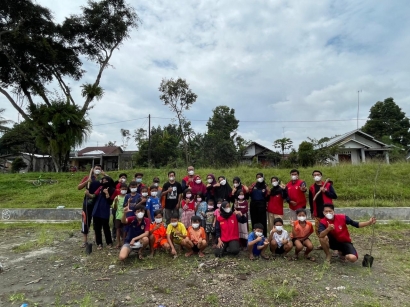 KKN UPGRIS Kelompok 101 Gelar Penanaman Pohon Cemara di Dusun Temanggal, Desa Banyumudal, Kecamatan Moga, Kabupaten Pemalang