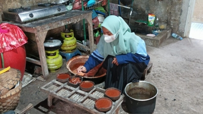 Membuat Gula Aren Secara Tradisional di Desa Ngesrepbalong