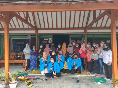 Mahasiswa UNIPMA Kembangkan Produk Unggulan UMKM Dusun Bangkle, Klumutan, Saradan, Madiun