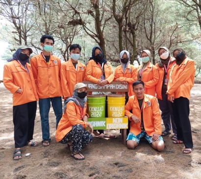 Mahasiswa KKN UAD Bantu Pengembangan Pariwisata Berbasis Masyarakat Pantai Pandan Payung Parangtritis