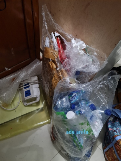 Sampah Plastik Sisa Belanja Online