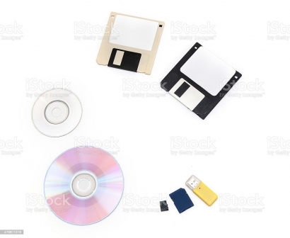Apa Kabar Flash Disk dan Disket di Era Digital Ini?
