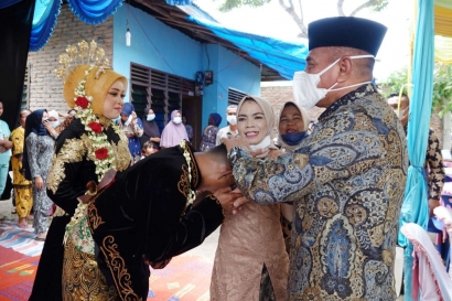 Penjual Sate Kerang Pakam Bangga Gubernur Datang di Pernikahan Anaknya