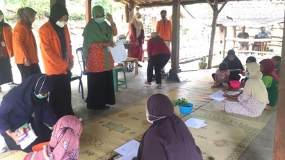 Mahasiswa KKN UAD Gelar Pelatihan Pengolahan Kerupuk Gayam di Kanoman I