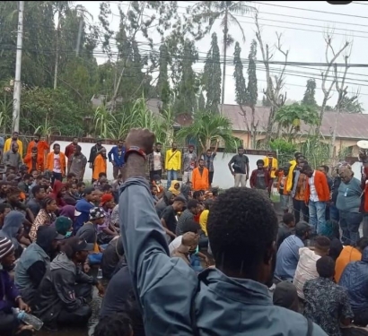 Aksi Mahasiswa Papua Tolak Pemekaran Dihadang Aparat TNI Polri
