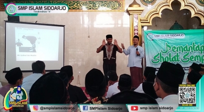 Pemantapan Sholat Sempurna bagi Peserta didik SMP Islam Sidoarjo di Masjid Baitus Suada', Sumokali Candi Sidoarjo