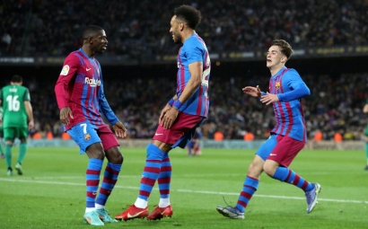 Menang Telak Atas Osasuna, Barcelona Naik ke Peringkat Tiga