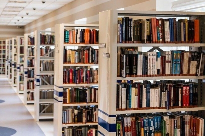 Jangan Biarkan Aku Menunggu dalam Sunyi, Sebuah Potret tentang Perpustakaan