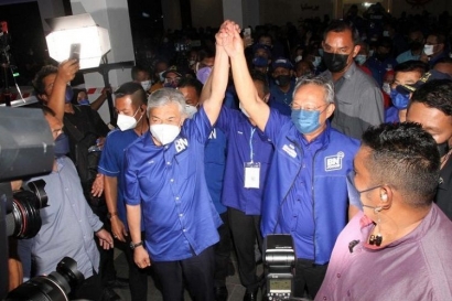 Barisan Nasional Rapatkan "Barisan" Jelang Pemilu Malaysia