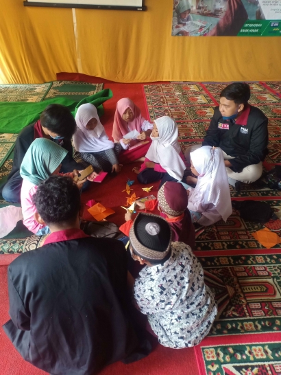 Tingginya Imanjinasi Anak Panti Asuhan Taqwa Al-Qolbi dalam Kegiatan Mengasah Kreatifitas bersama Mahasiswa PMM Universitas Muhammadiyah Malang