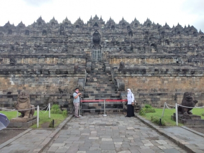 Menatap Candi Borobudur