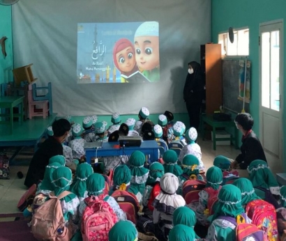 PMM Kelompok 21 Gelombang 2 UMM Melakukan Media Pembelajaran Interaktif kepada TK Tapas Al Karimah
