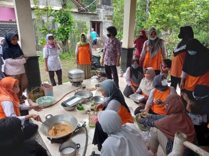 Panewu dan Lurah Pleret Hadiri Pelatihan Olahan Lele di KWT Dusun Kedaton