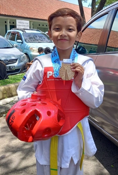 Di Masa Pandemi SDN 113 Banjarsari Bandung Raih Medali Emas Taekwondo
