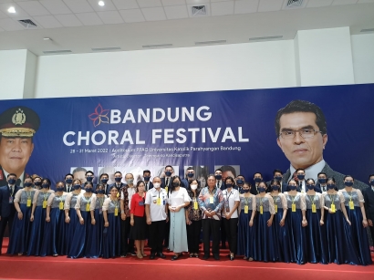 Paduan Suara Mahasiswa (PSM) Unsrat Raih Gold Medal pada Gelaran Bandung Choral Festival