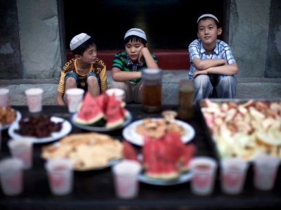 Ramadhan Tiba, Ajari Anak untuk Berpuasa