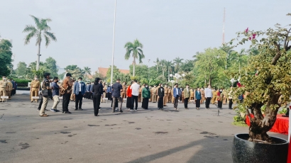 Walikota Surabaya Menghadiri Apel Pelaksanaan Program Merdeka Belajar di Kampus Merdeka Adminduk (MBKM-A)