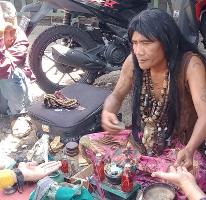 Uniknya Penjual Ramuan Jamu di Kaki Lima