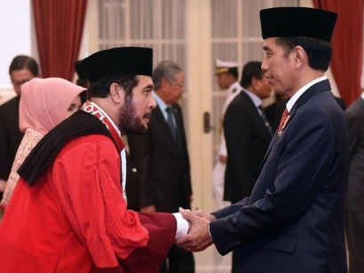 Mahar 3 (Tiga) Periode dari Ketua MK Anwar Usman untuk Presiden Jokowi