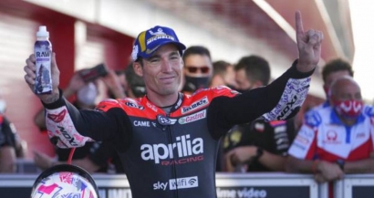 Aleix Espargaro Buka Puasa Juara di GP Argentina