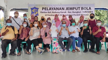 Kelurahan Kedung Baruk Wajib Sadar Adminduk, Mahasiswa UPN Veteran Jawa Timur Turun Langsung