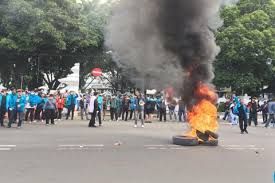 Serba Salah Jokowi, Demo Mahasiswa Pertamax, ke Mana Kala Minyak Goreng?