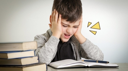 Anak Mengalami Gangguan Membaca? Simak Solusinya