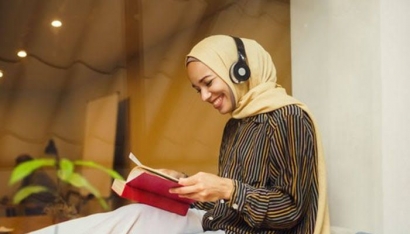 6 Perbuatan ini Makruh di Bulan Ramadhan, Termasuk Mendengarkan Musik?