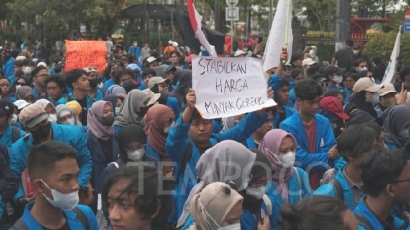 Beginilah Aksi Unjuk Rasa/Demonstrasi Mahasiswa pada Senin, 11 April 2022