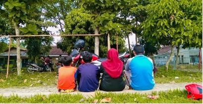 Ngabuburit di Lapangan Kecamatan, Menikmati Indahnya Ramadhan
