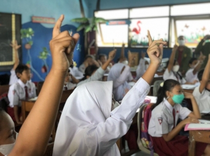 Ambis! Siswa SDN 02 Giripurno Mengikuti Program Mengajar Mahasiswa Bina Desa Fakultas Teknik UPN "Veteran" Jawa Timur