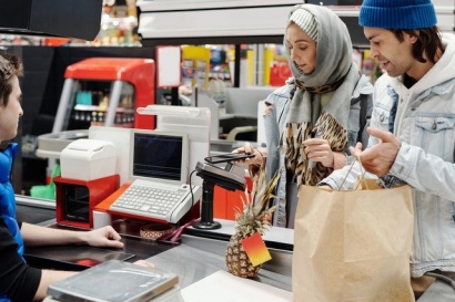 Nasib Belanja di Minimarket, Jadi Lama karena Pelanggan Bayar Pakai Non-Tunai