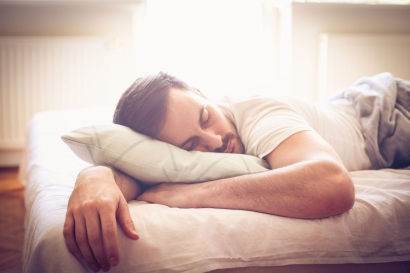 Tidur Kamu Suka Ngiler? Kenali Penyebabnya dan Temukan Solusinya