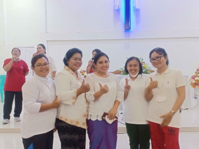 Wanita Batak dalam Perayaan Paskah Ina dan Kartini