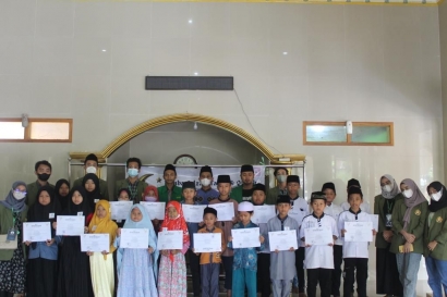 Tingkatkan Semangat Anak-anak di Bulan Ramadhan, Mahasiswa KKN-T Kelompok 99 UPN Veteran Jawa Timur Gelar Festival Ramadhan