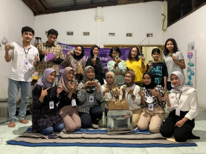 Penyuluhan dan Praktik Pembuatan Kukis Jahe serta Branding Produk di Kampung Jahe, Kelurahan Ngagel, Kota Surabaya