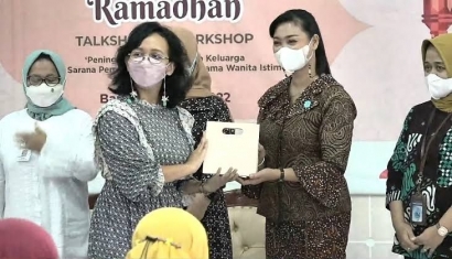 Hari Kartini di Fashion Show Bersinergi dengan Bedug Ramadan, Yuk Pakai Batik