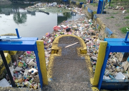 100% Kantong Plastik Berbayar Pemicu Darurat Sampah di Indonesia