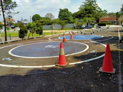 Ujian Membuat SIM di Indonesia: Ini Uji Kompetensi atau Atraksi?