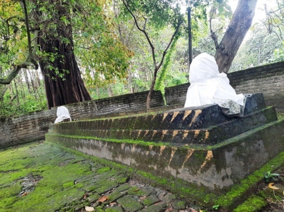 Makam Dowo di Lamongan, Tradisi Nyekar dan Makna Ekokultural