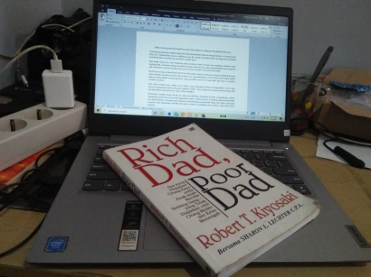 Buku Itu Berjudul "Rich Dad Poor Dad", dan Buku Ini Mengenai Anda dan Saya