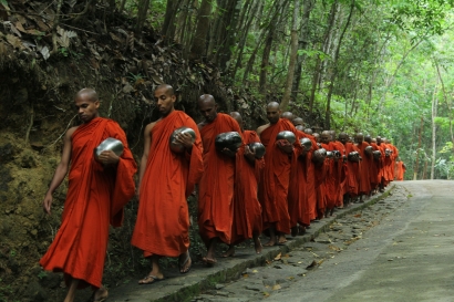 Pindapatta: Tradisi Umat Budha Menyambut Waisak