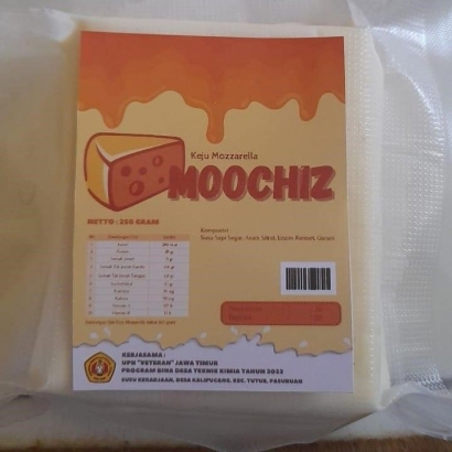 Branding dan Pemasaran Keju Mozzarella "MOOCHIZ" Produk Kolaborasi dengan UMKM "SUSU KERADJAAN"