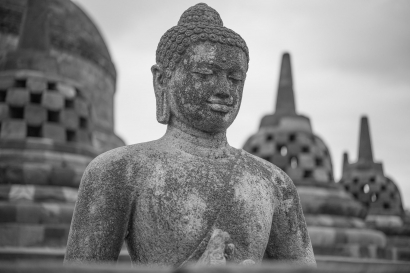 “Budha” atau “Buddha” ?
