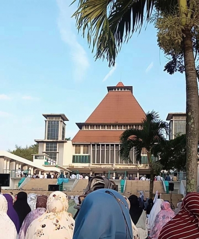 Covid Mereda! Beginilah Hangatnya Suasana Sholat Ied di Masjid Kampus Undip Tembalang