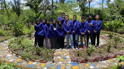 Pembuatan Barcode Tanaman KPRL dan Toga oleh Mahasiswa KKN Membangun Desa UM dalam Rangka Menyukseskan Program Desa Berseri Sumberdem, Kabupaten Malang