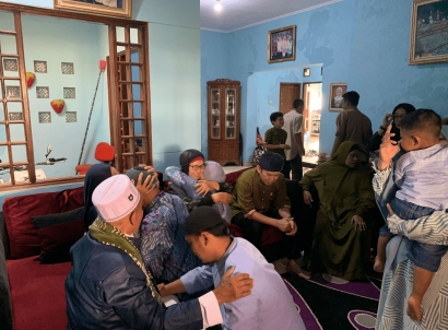Tradisi Sungkeman pada Hari Raya Idul Fitri 1443 H di Kota Semarang Setelah Kondisi Pandemi COVID-19 Mereda